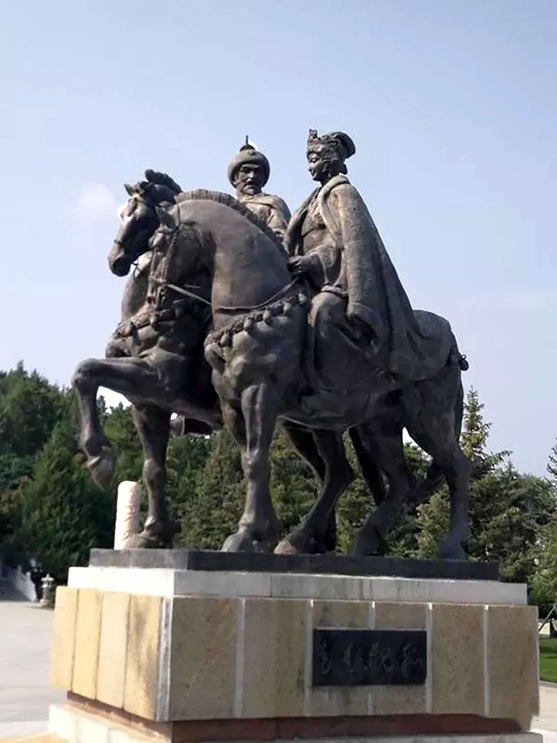 中国最大的汉墓之一~~《昭君墓》之王昭君