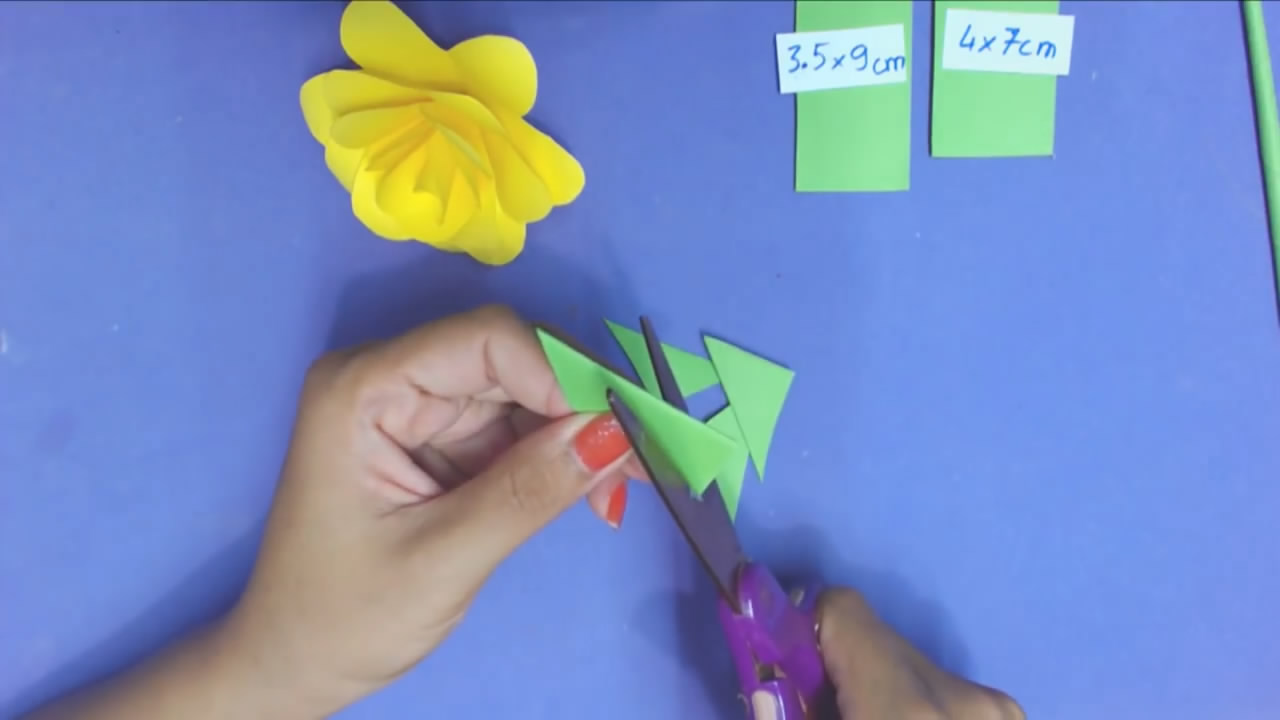 纸艺玫瑰花手工制作方法,纸艺网折最简单的玫瑰花