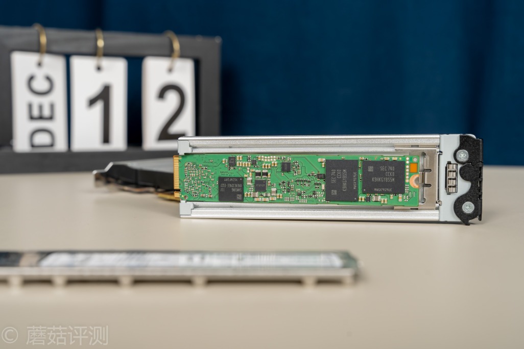 方便插拔，探索更多使用可能、ICYDock硬盘抽取盒PCI转M2评测
