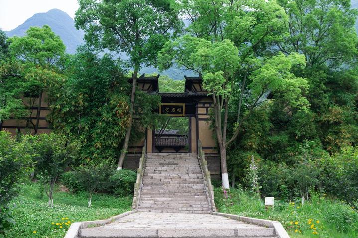 宜昌这个地方产美女，有一个大家都认识，现在还能让熊孩子涨知识