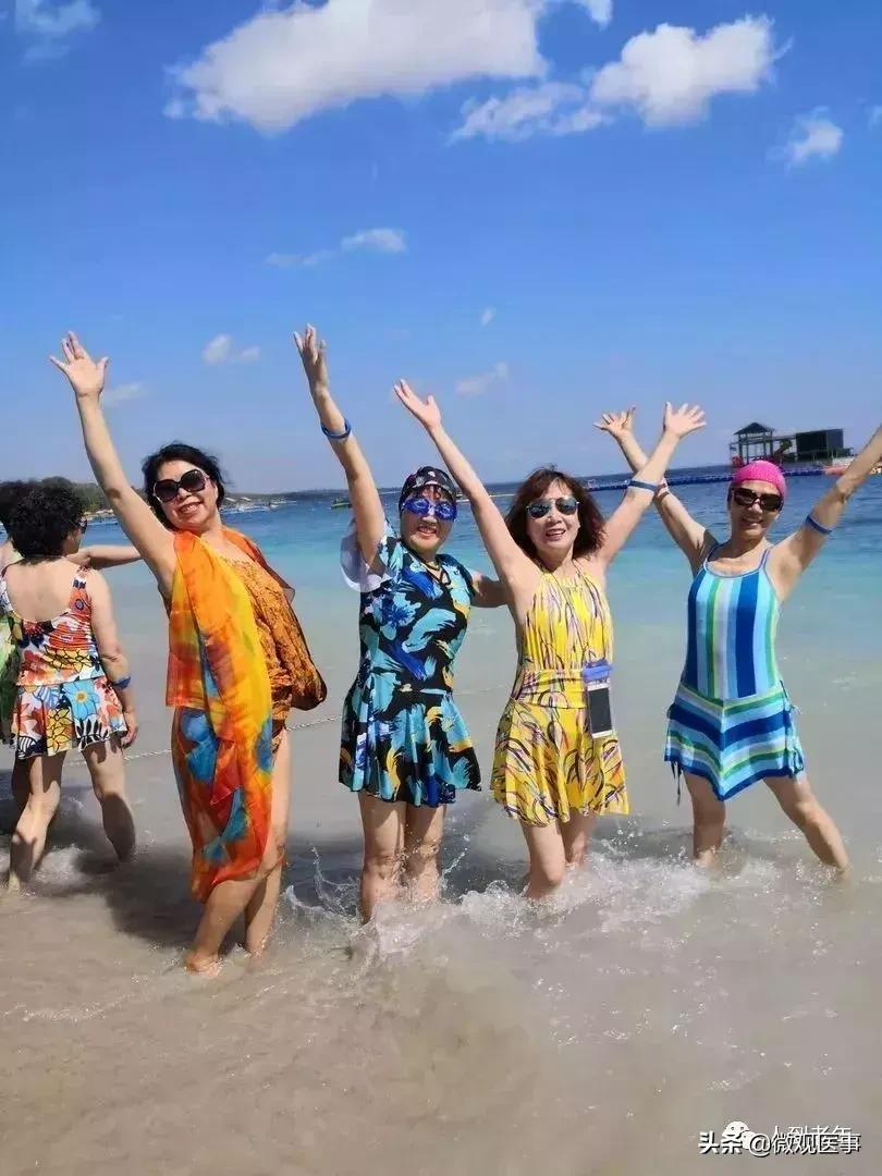 涓浗澶у澶栧嚭鏃呮父鎷嶇収鍔ㄤ綔鍚堥泦,澶у鏃呮父濮垮娍