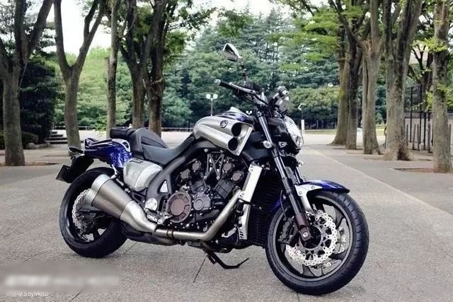 古老的‘大魔王’，拥有200马力v4型四缸，缅怀经典