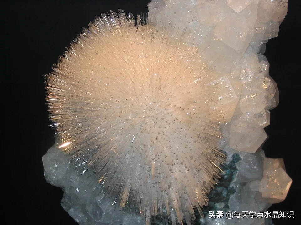 水晶原矿从哪里来？谁加工出来的？哪些人在销售？