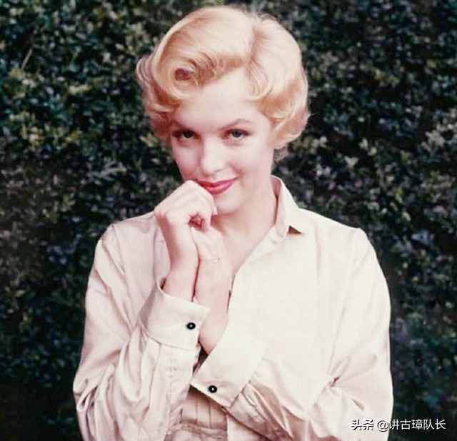 玛丽莲梦露去世谁帮她举行葬礼,玛丽莲梦露死后墓地