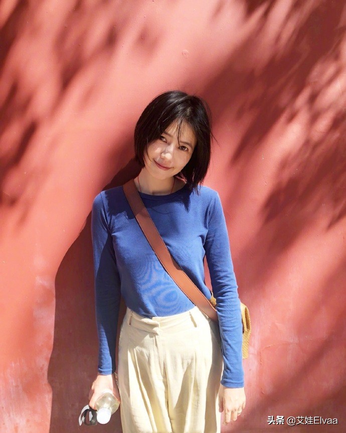 高圆圆现身街头穿白裙露香肩,高圆圆最新穿牛仔裤现身机场图片