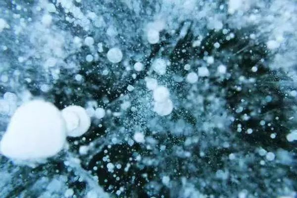 怎么用普通的手机拍出雪景大片,用手机原相机怎么拍雪景才好看