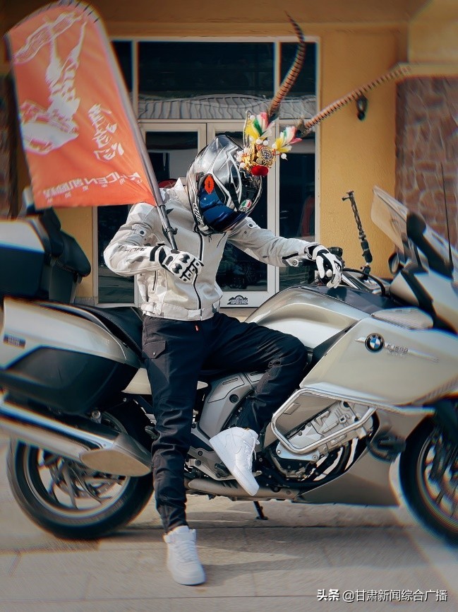 张扬的“花翎骑士”黄涵：用行动代言“摩托文化”