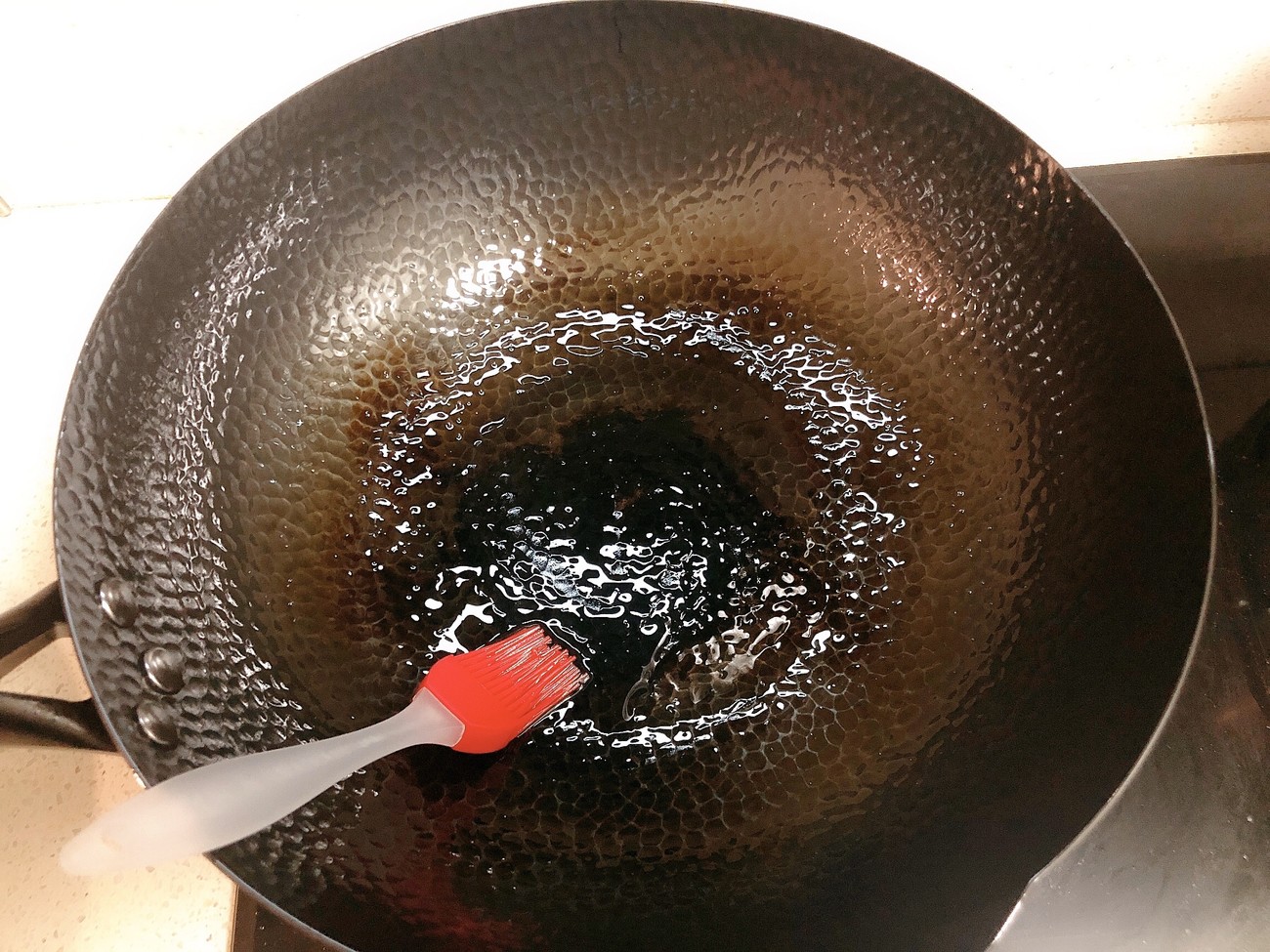 劣质铁锅如何开锅,白色铁锅的正确开锅方法