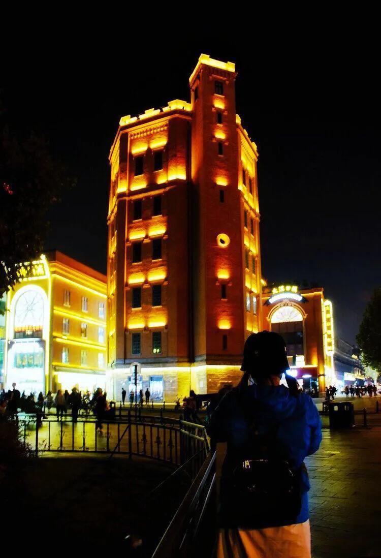 【写首诗再睡觉】武汉，我以为故乡处处是花园