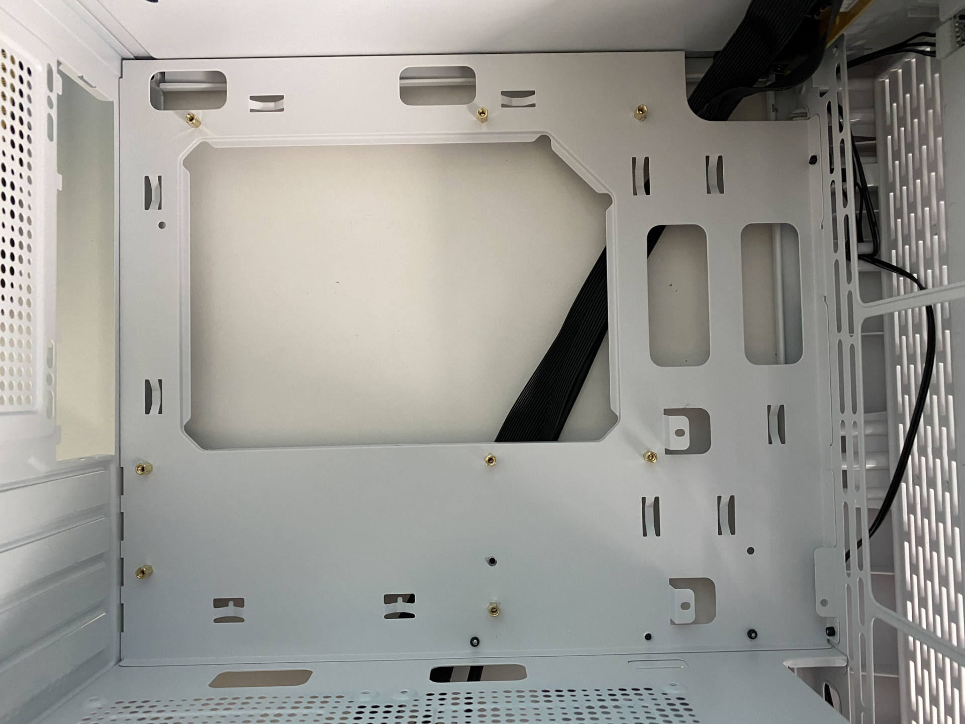 可以装240水冷的小机箱,一般什么配置电脑用水冷机箱