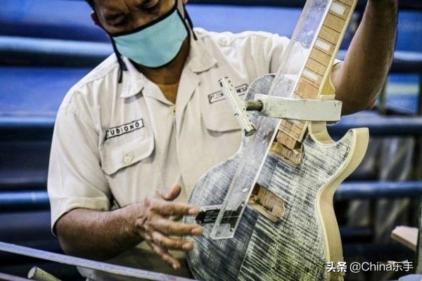 跟随帝声乐器参观世界著名吉他制造商之一Cort印度尼西亚工厂