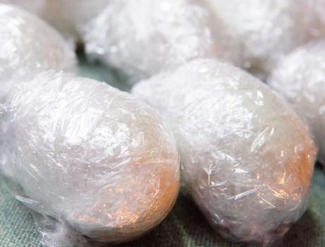 100枚鸭蛋用多少克食盐腌制,腌咸鸭蛋为什么要用黄泥