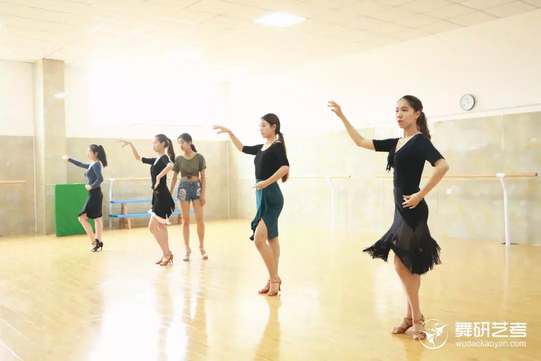 如何挑选拉丁舞服装,选拉丁舞服该怎么选