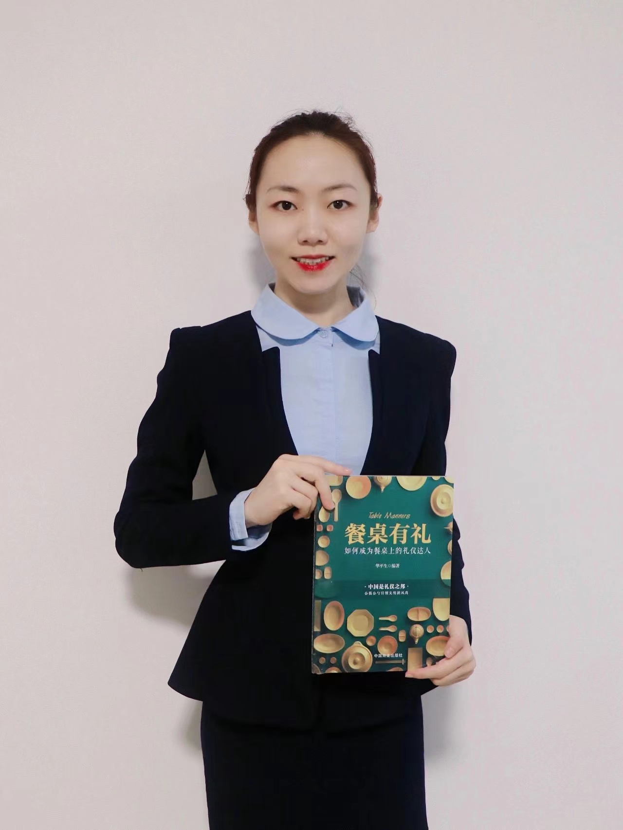 华平生礼仪培训教材《餐桌有礼》上线