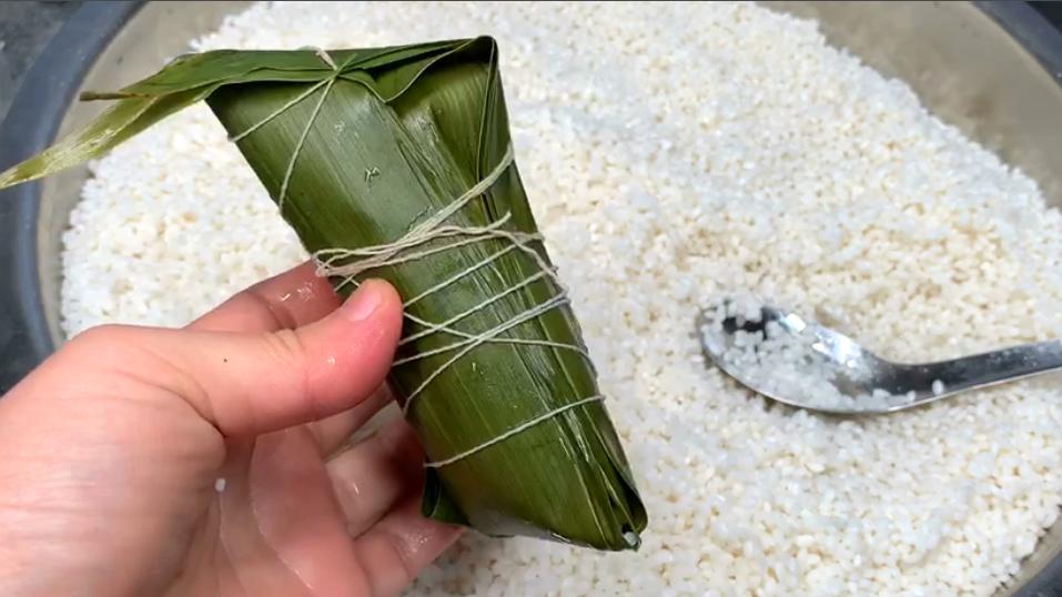 简单易学的粽子做法快学起来吧,手把手教你两种粽子做法
