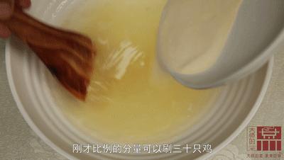 给你们推荐这道嘎滋脆的脆皮烧鸡！看视频口水就已经不受控制了