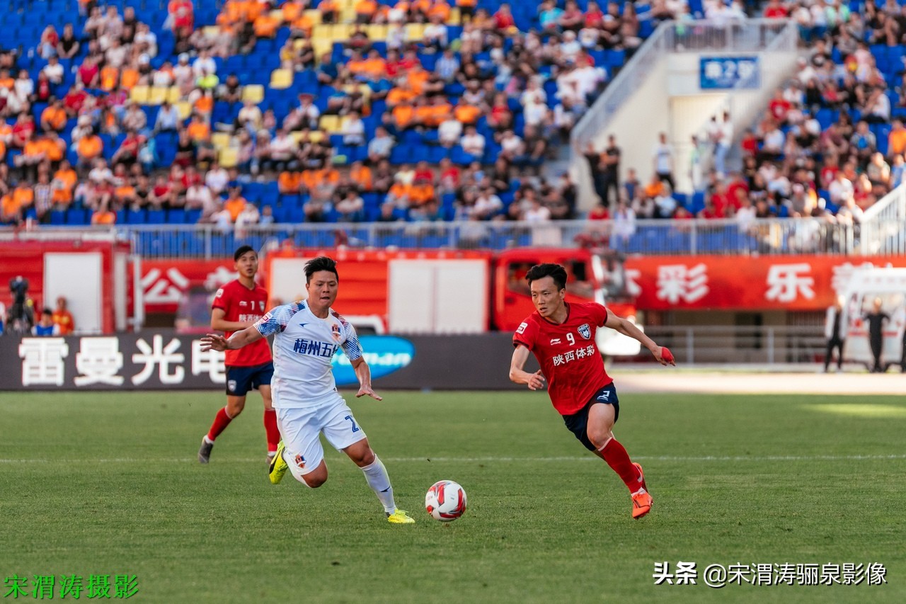 他有意识，脚下的控球和突破技术，任意球出色，左脚打门力量奇大