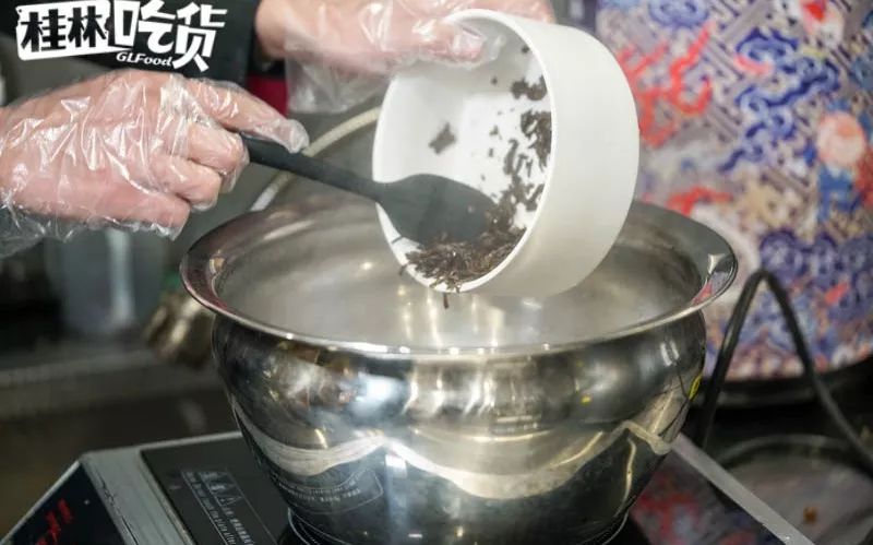 火遍全国的明星茶饮本宫的茶开到桂林了！凭口袋茶掀起了排队潮流