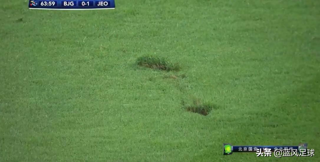 对不起我还是没忍住笑了!28岁中超外援晃过门将后竟自己滑倒