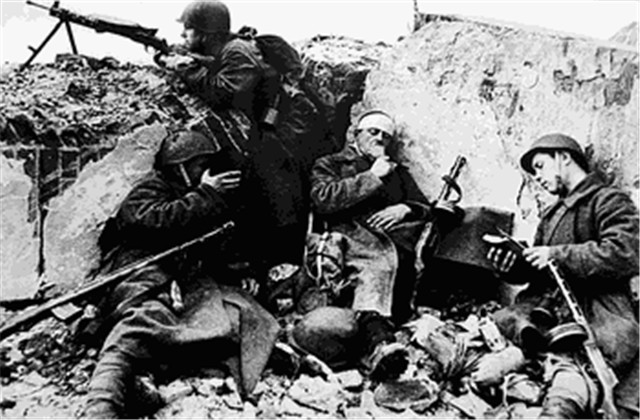 从克格勃特工到俄罗斯偶像,从特工到总统普京的克格勃情结