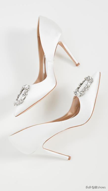 银白色高跟鞋推荐低跟,显白高级的高跟鞋你值得拥有