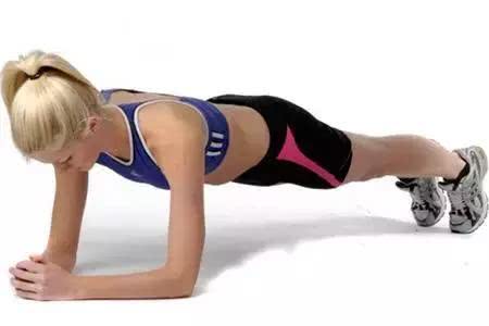 平板支撑每次10分钟能练出腹肌吗,平板支撑可以练出腹肌吗要练多久