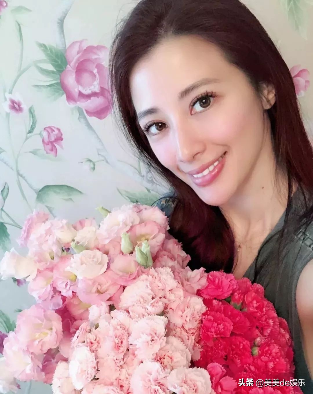 写真照少儿不宜，泄露机密差点被封杀，被骂躲到鞋柜里哭