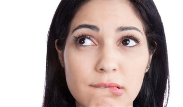 导致嘴唇厚的坏习惯,如何防止唇部越来越厚