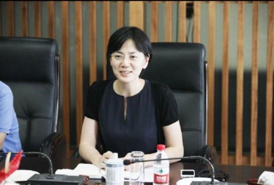 她本是央视第一美女，保送上浙大，却因遇人不淑锒铛入狱