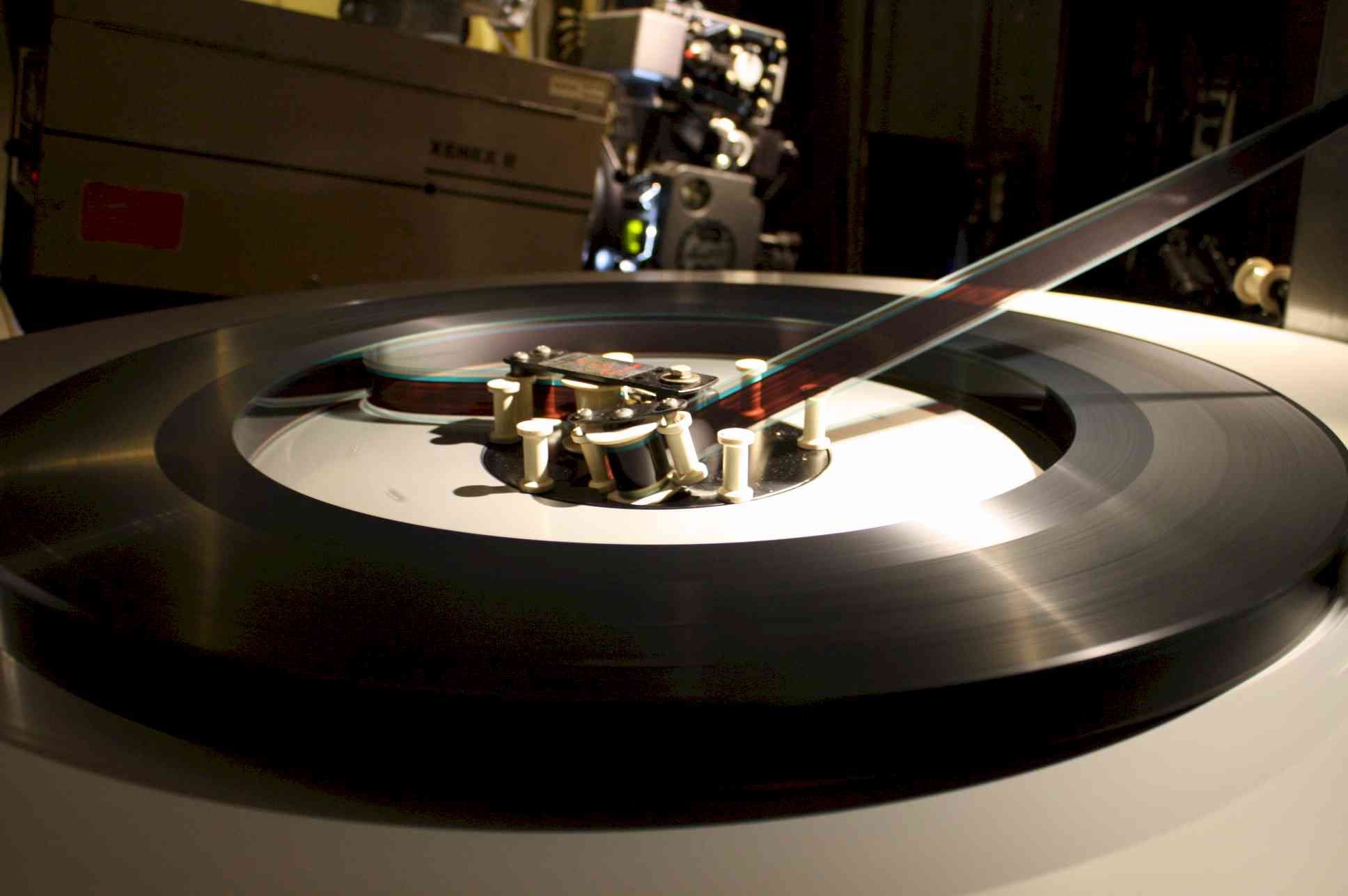 视觉暂留科技展品,视觉暂留原理电影片段