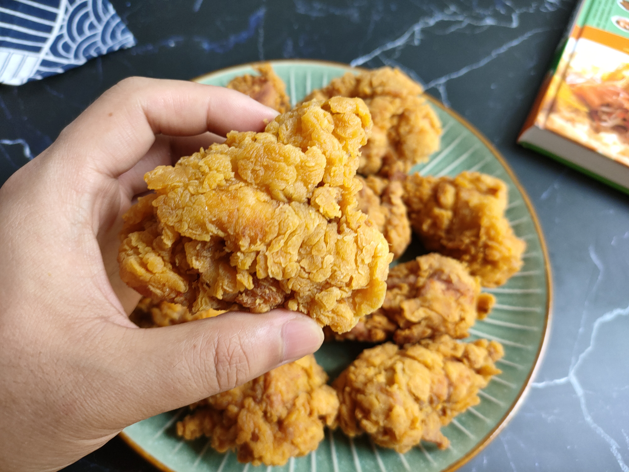 炸鸡店小吃教程,炸鸡怎么外酥里嫩开店配方