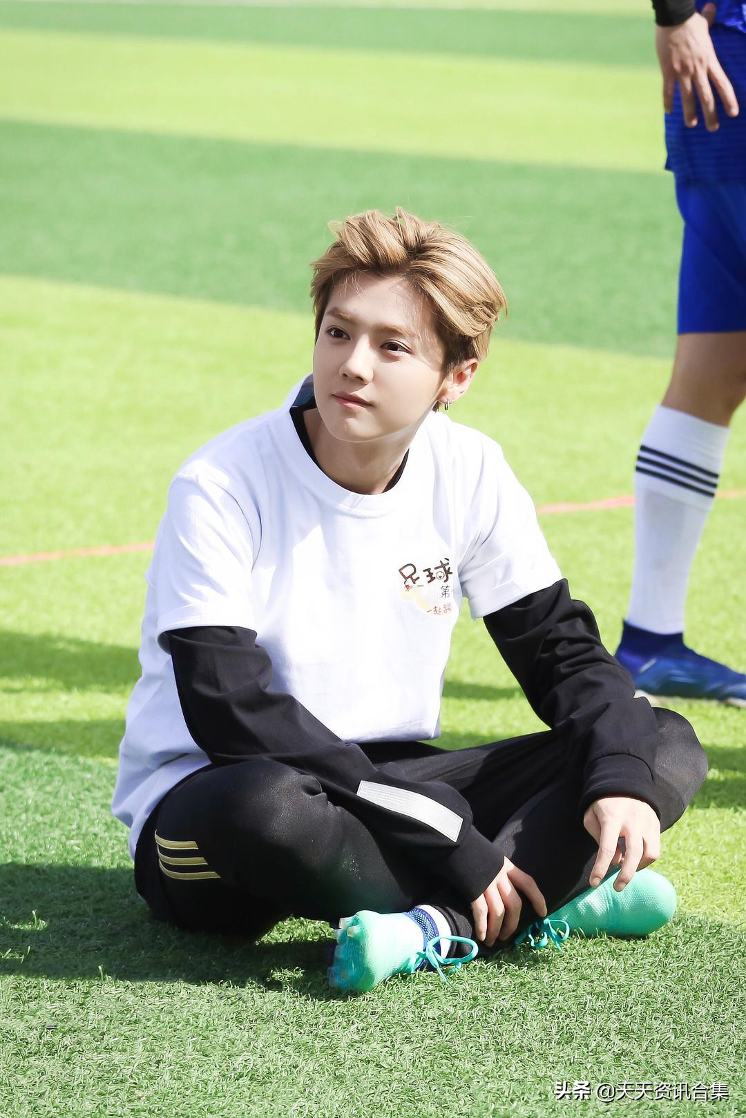 鹿晗捐赠第十个足球场,鹿晗给6所学校捐了足球场