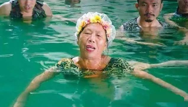 周星驰纪录片黄金配角,周星驰配角大妈