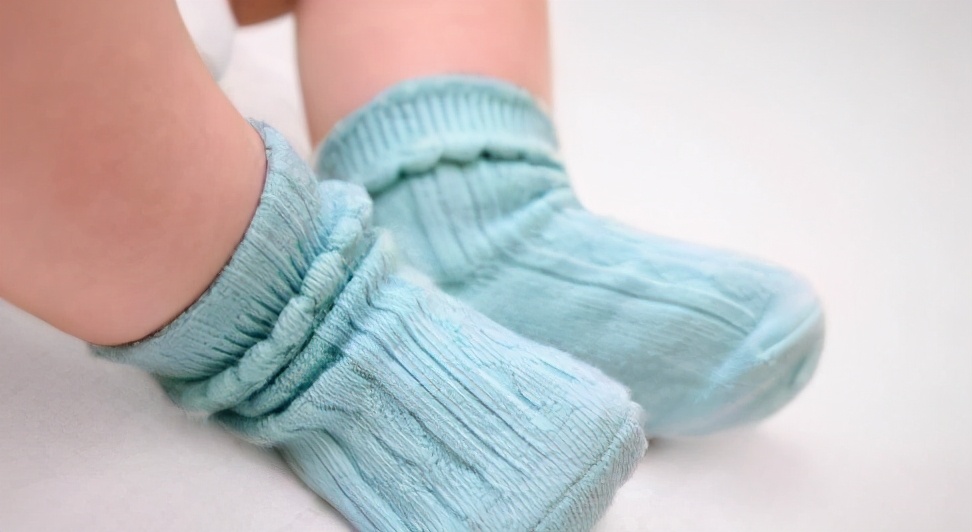 2岁宝宝不爱穿袜子怎么办,地板凉宝宝不爱穿鞋穿袜子怎么办