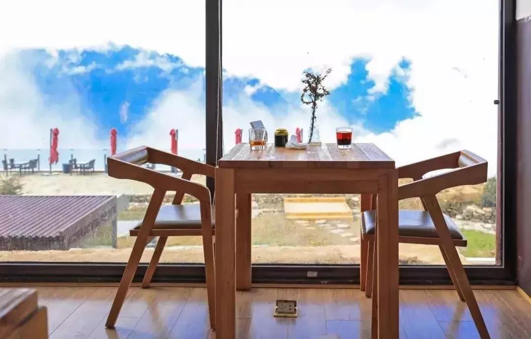 有一个地方，只有我们知道，此生不来会有遗憾仙境般的浮云牧场