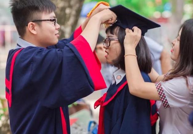 读研后才明白，“保研生”和“考研生”差距明显，难怪导师偏心