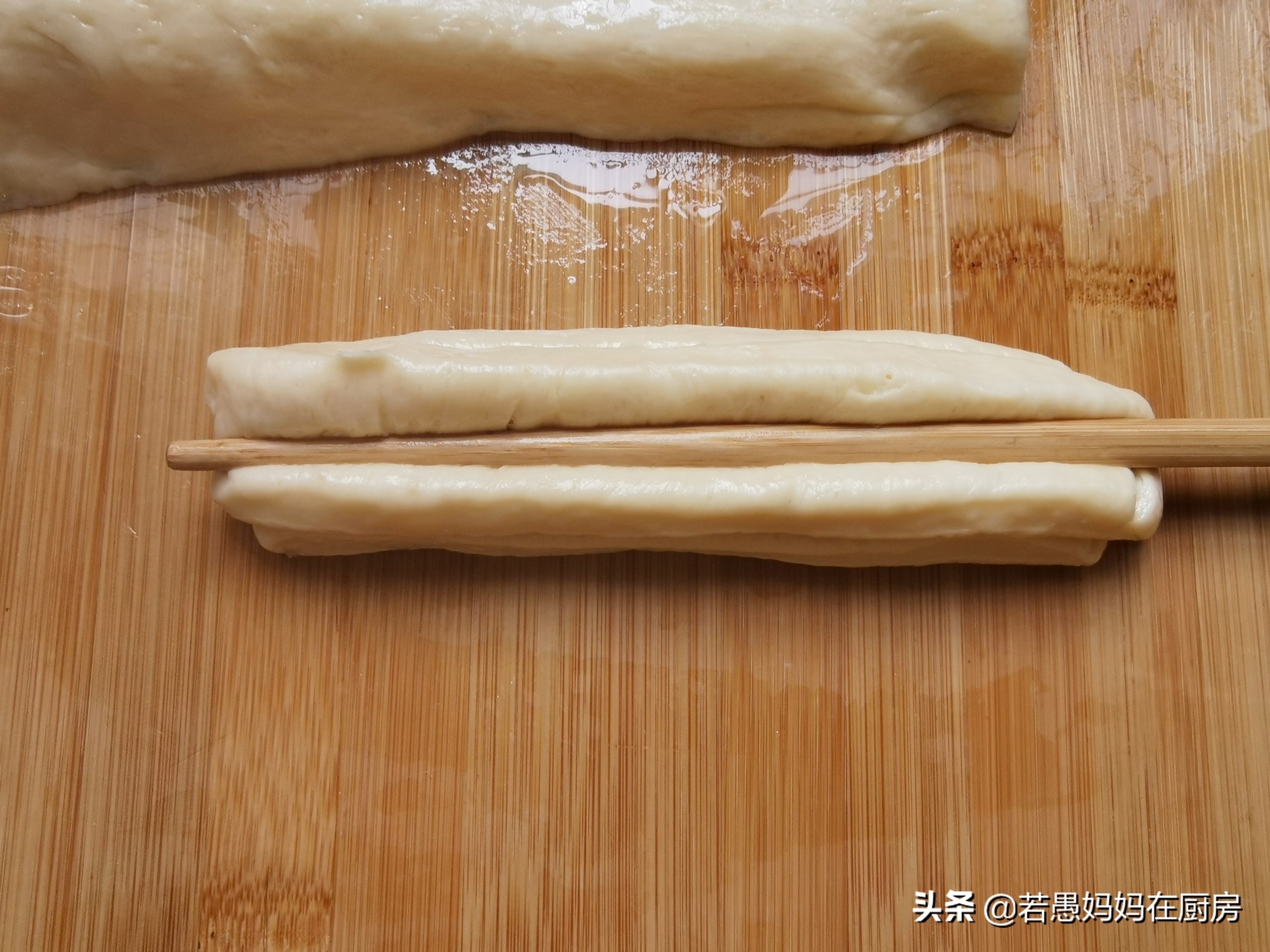 炸油条用酵母粉和苏打粉,油条用酵母粉和泡打粉哪个好