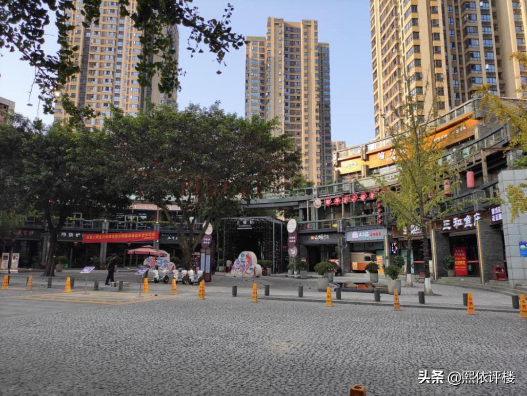 没轨道,接房要3年后,这里的高层凭什么套内17000元/㎡?