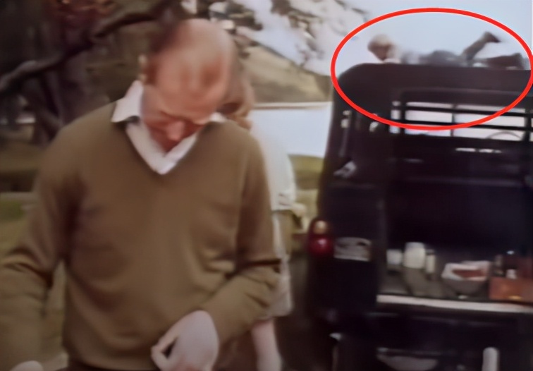 英女王下令封杀50年！王室私生活*片禁**遭泄露，百万人在线吃瓜