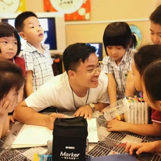 感恩有你共赴未来,感恩有你与爱同行