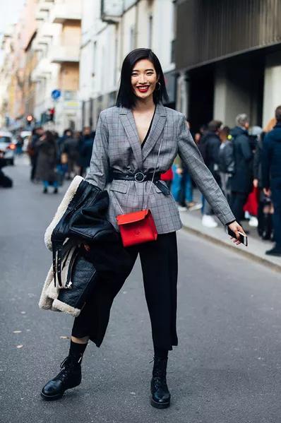 韩系欧尼风衣外套,韩国欧尼黑色大衣搭配