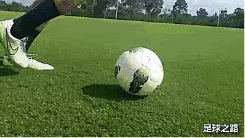 足球教学视频如何传球,足球教学如何像梅西一样带球