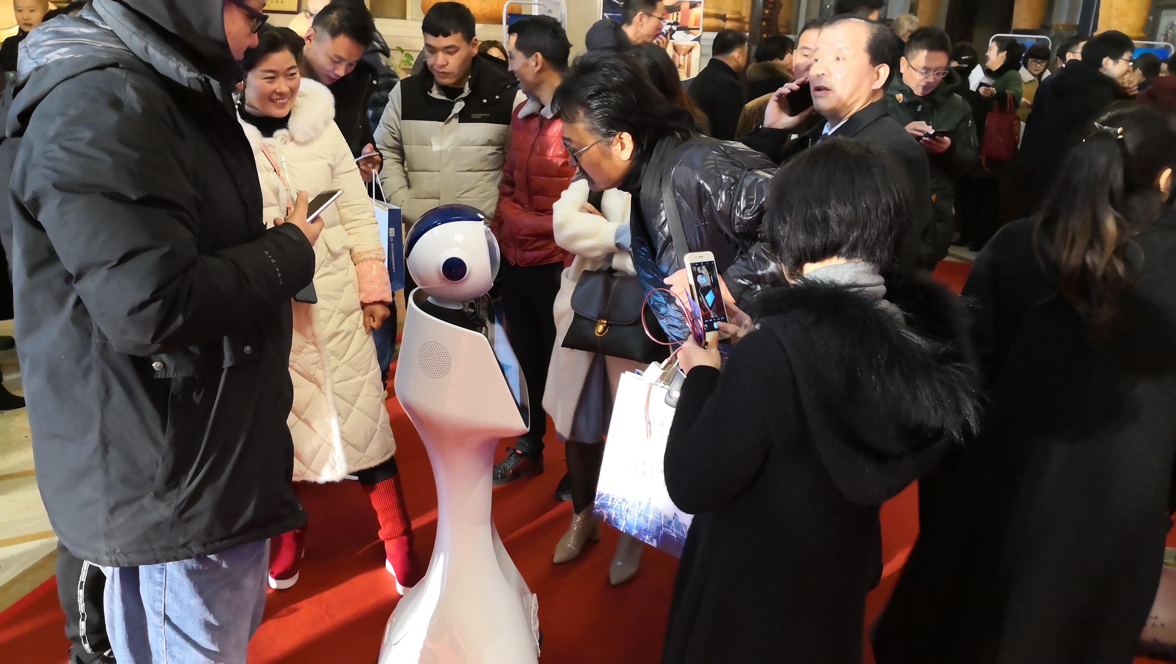 小睿智能机器人,小睿人工智能机器人