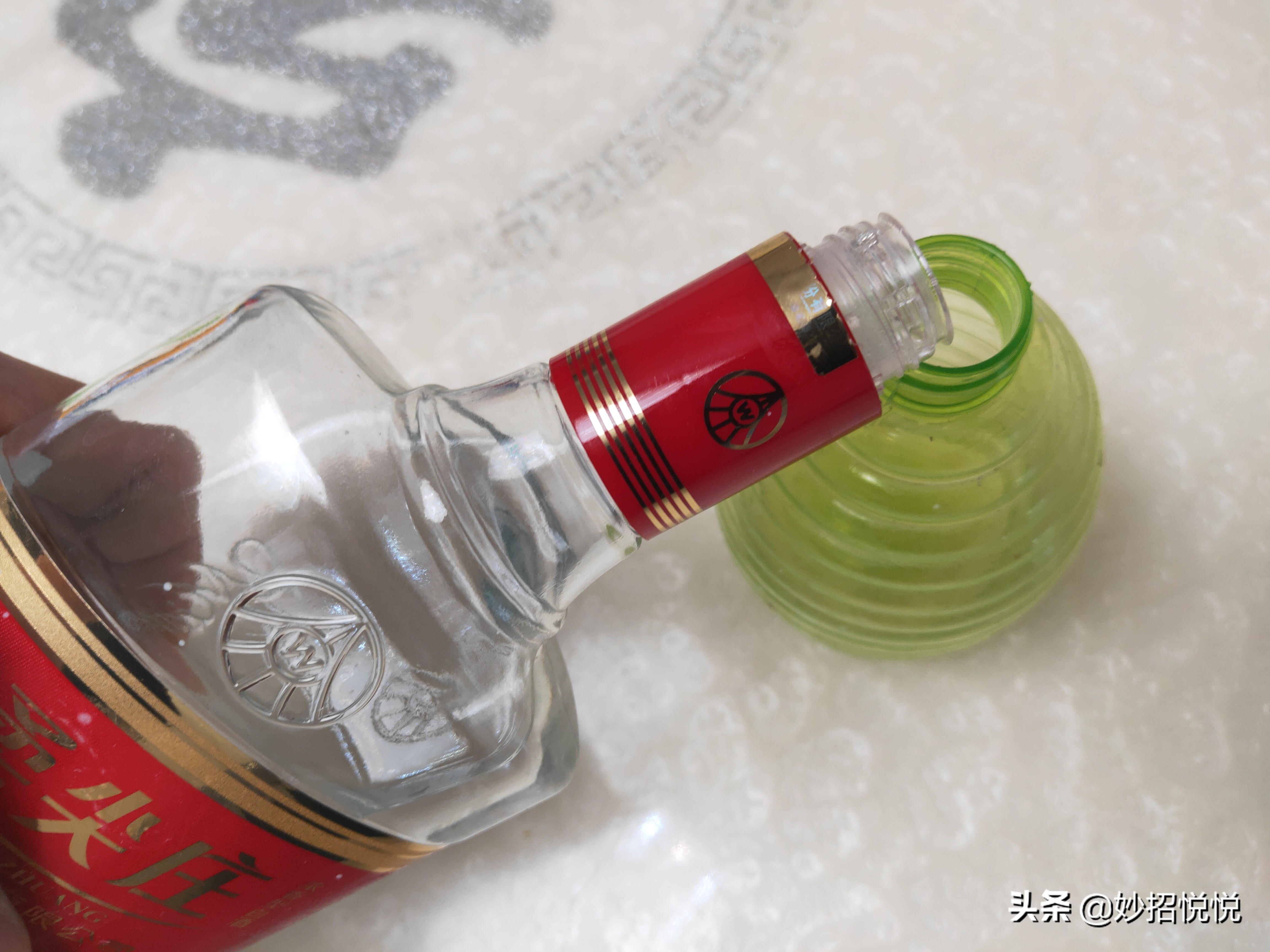 租的房子墙体返潮长霉斑怎么处理,家里墙壁快速除霉最好的方法