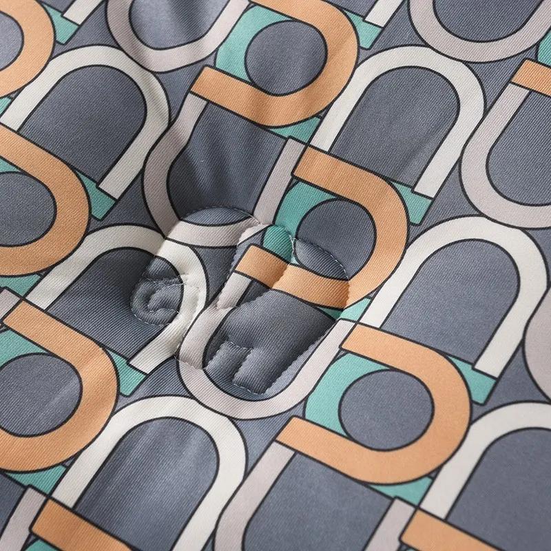 乳胶被盖着暖和吗,乳胶被能铺着用吗