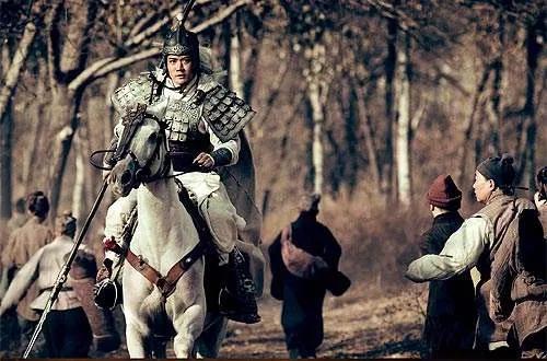 古驰推出售价1.49万元人民币一条的男士连衣裙，你得看看