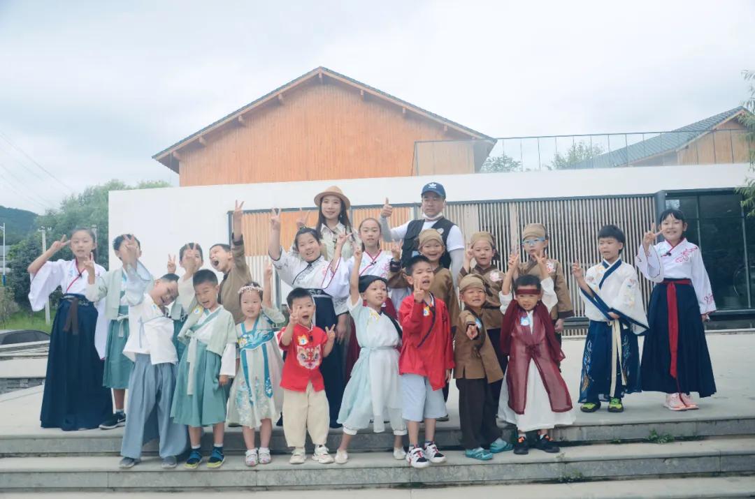 大地风景乡村振兴实验基地大吉祥村迎来本草小象馆加盟