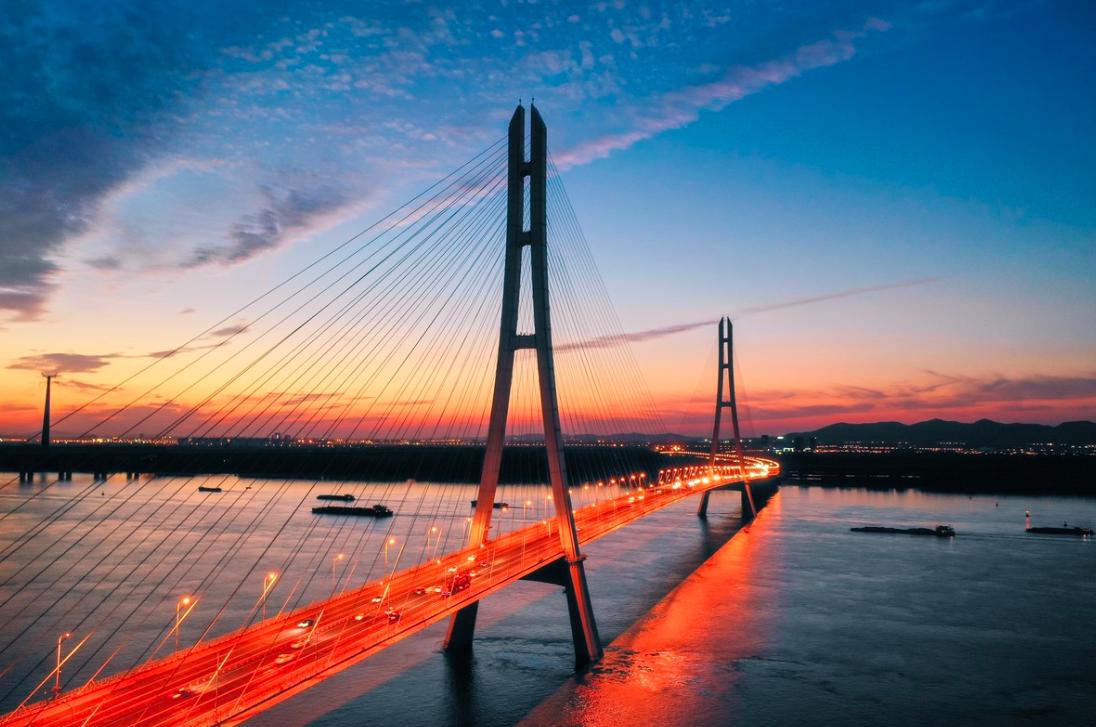 长江滚滚流是李白的哪首诗,李白在长江中下游漫游时写的诗