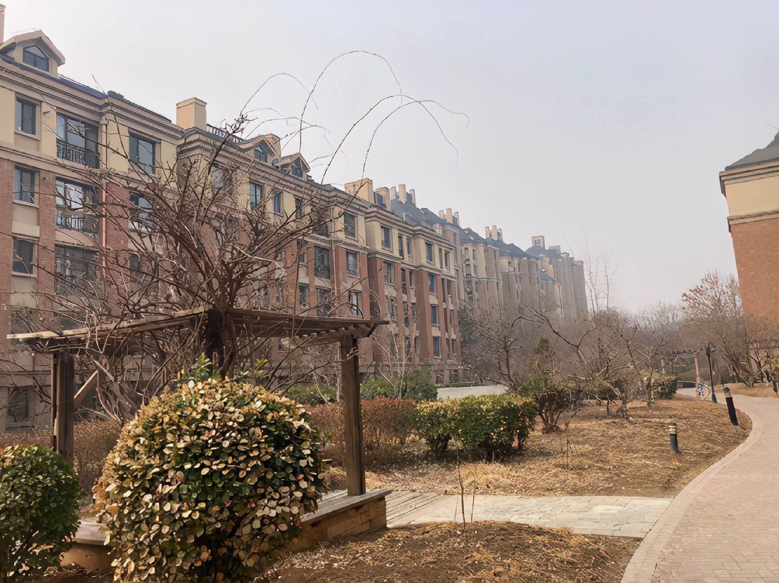 总价100万精装修二手房地铁口,总价20万一套的地铁房周边有学校