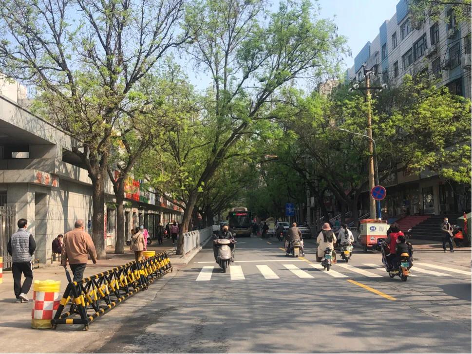 火车头步行街热干面,郑州的火车头